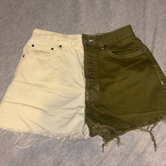 Green & Creme Pacsun Shorts - Picture 1 of 2